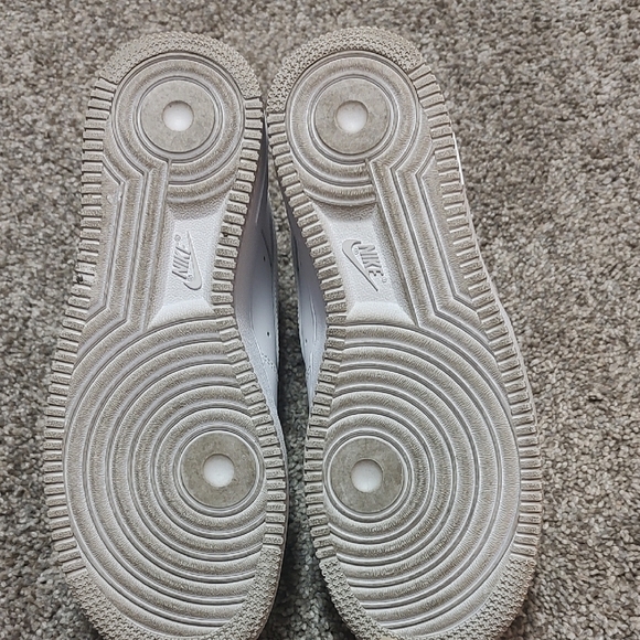 Nike Air Force 1 All-White Sneakers Womens - Picture 6 of 13